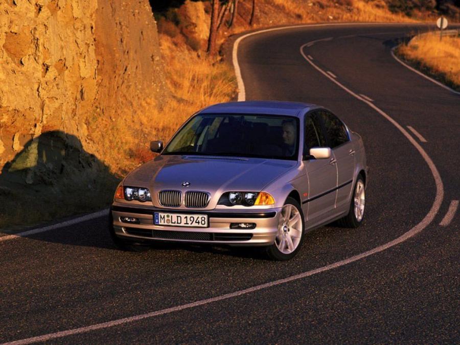  BMW 328i Sedan 1998 года  (фото 11 из 18)